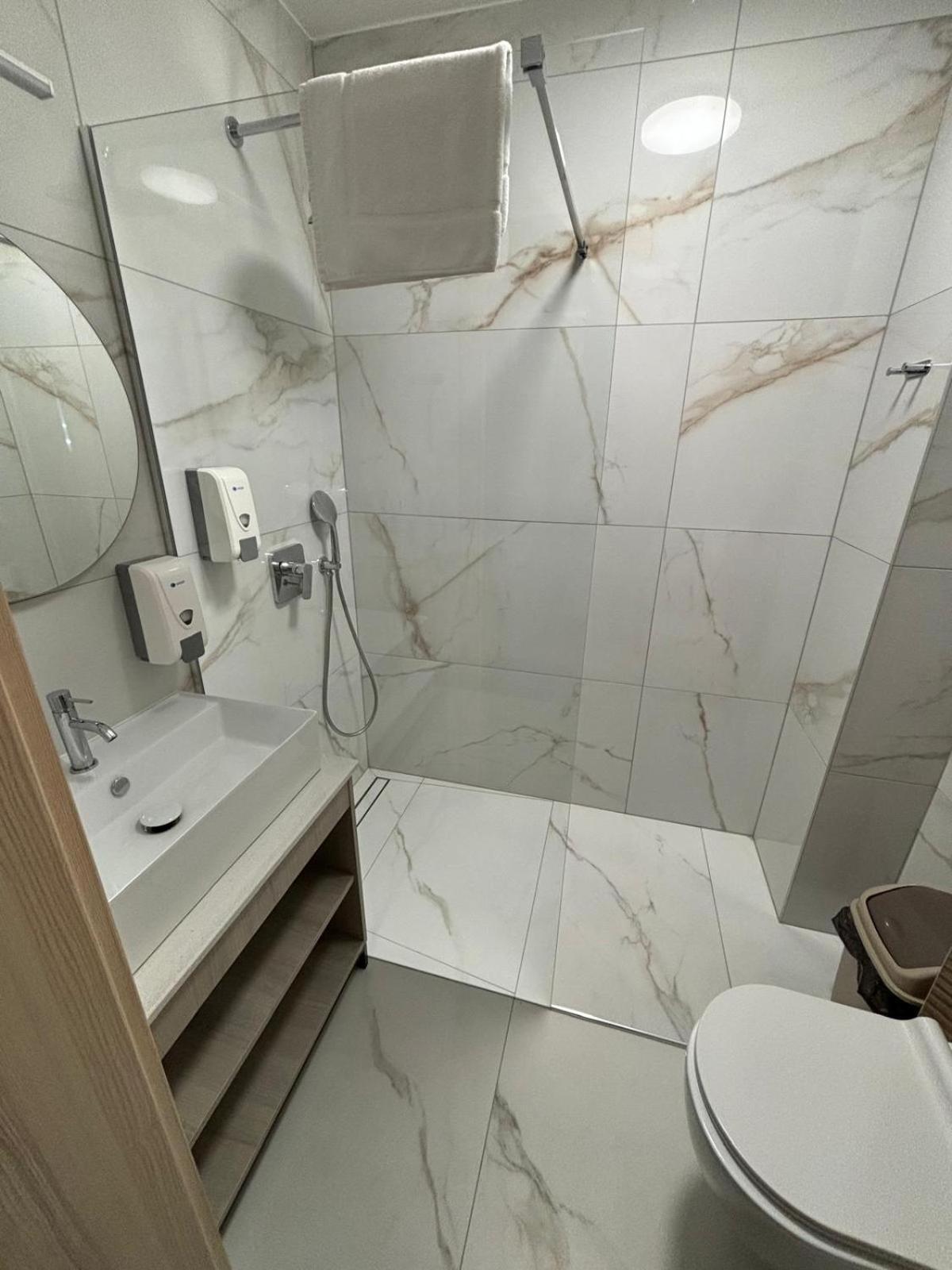Hotel I Apartamenty Gorzelanny Дзвижино Экстерьер фото
